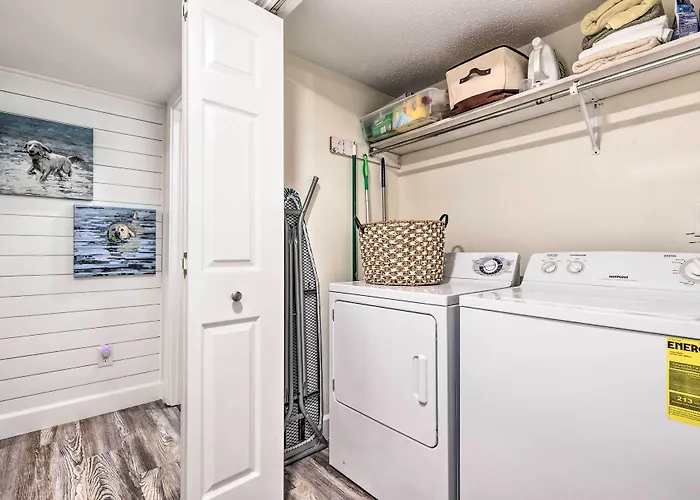Bright & Breezy Condo - Walk To Orange Beach!